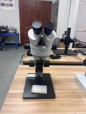 Microscopio binocolare