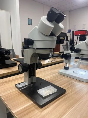 Microscopio binocolare